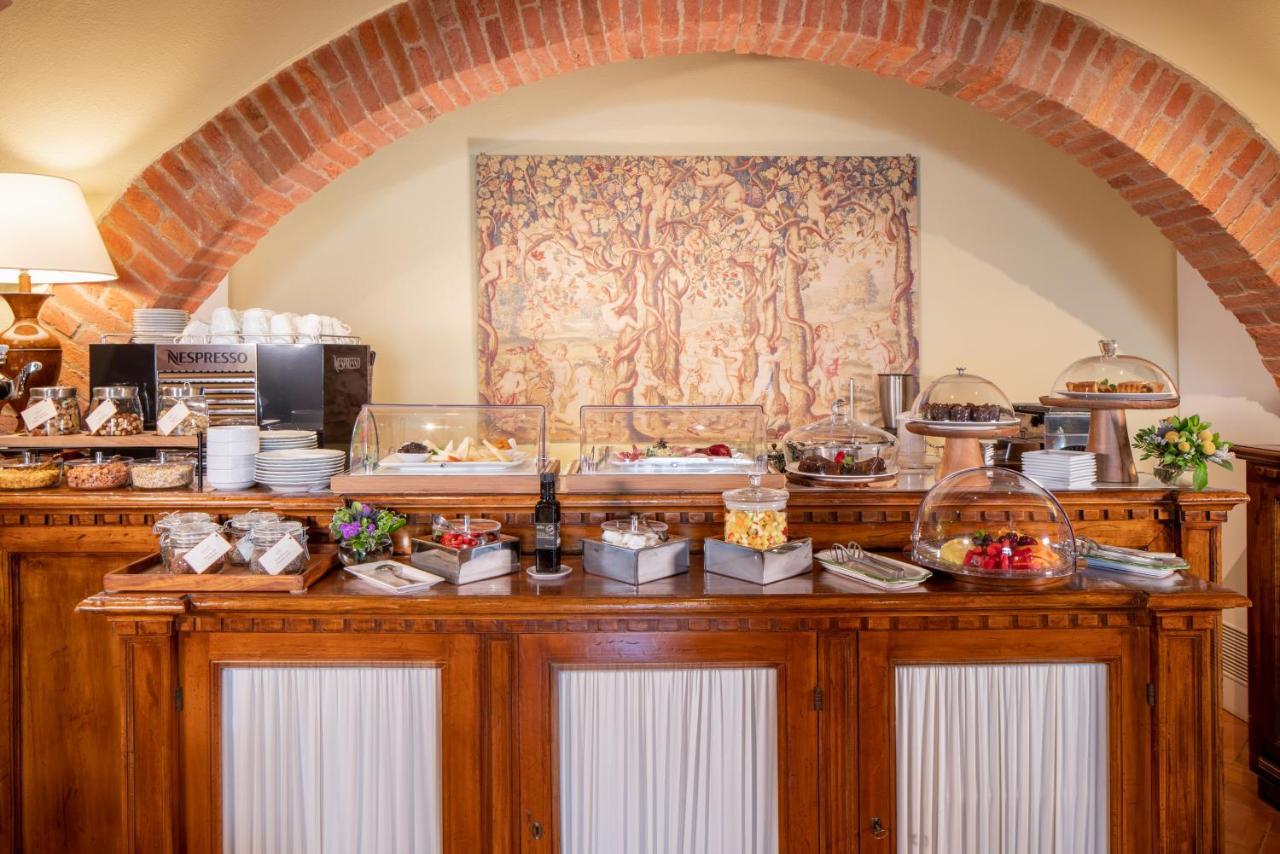 Castello Banfi - Il Borgo - Relais Et Chateaux Poggio alle Mura Exteriör bild