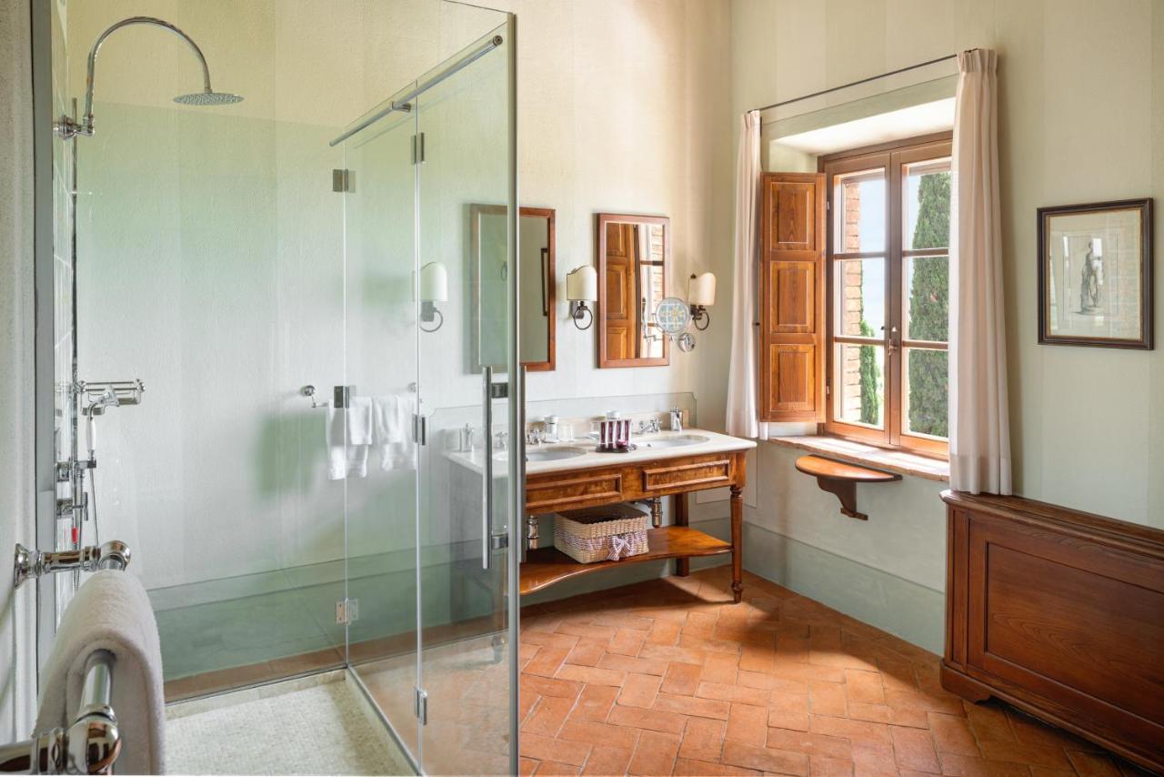 Castello Banfi - Il Borgo - Relais Et Chateaux Poggio alle Mura Exteriör bild
