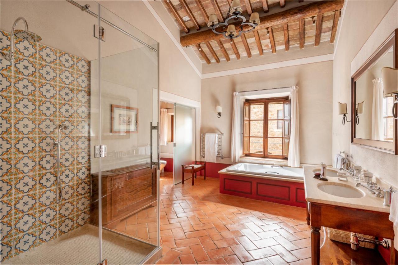 Castello Banfi - Il Borgo - Relais Et Chateaux Poggio alle Mura Exteriör bild