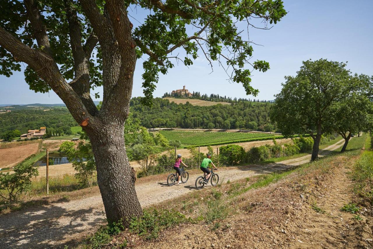 Castello Banfi - Il Borgo - Relais Et Chateaux Poggio alle Mura Exteriör bild