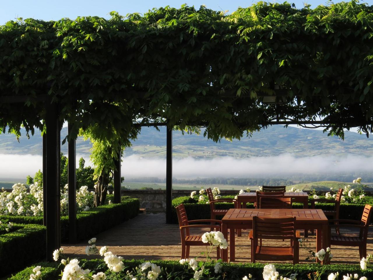 Castello Banfi - Il Borgo - Relais Et Chateaux Poggio alle Mura Exteriör bild