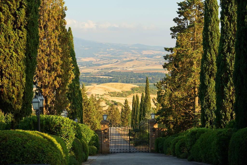 Castello Banfi - Il Borgo - Relais Et Chateaux Poggio alle Mura Exteriör bild