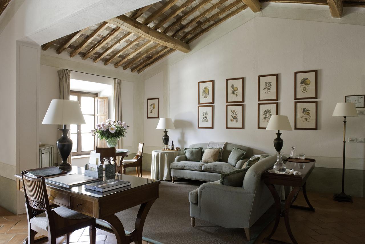 Castello Banfi - Il Borgo - Relais Et Chateaux Poggio alle Mura Exteriör bild