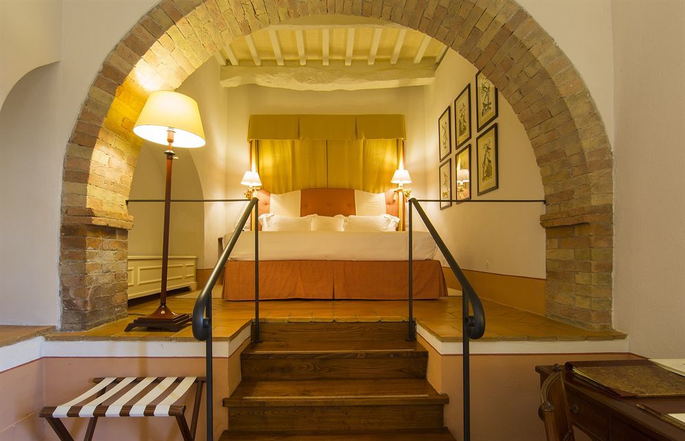 Castello Banfi - Il Borgo - Relais Et Chateaux Poggio alle Mura Exteriör bild