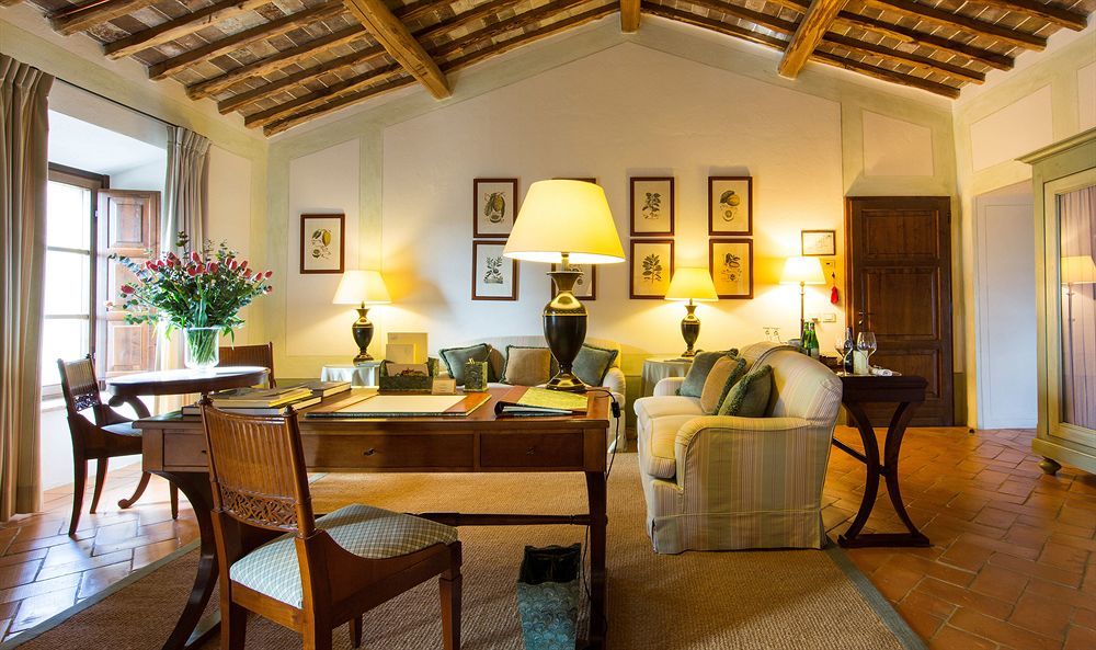 Castello Banfi - Il Borgo - Relais Et Chateaux Poggio alle Mura Exteriör bild