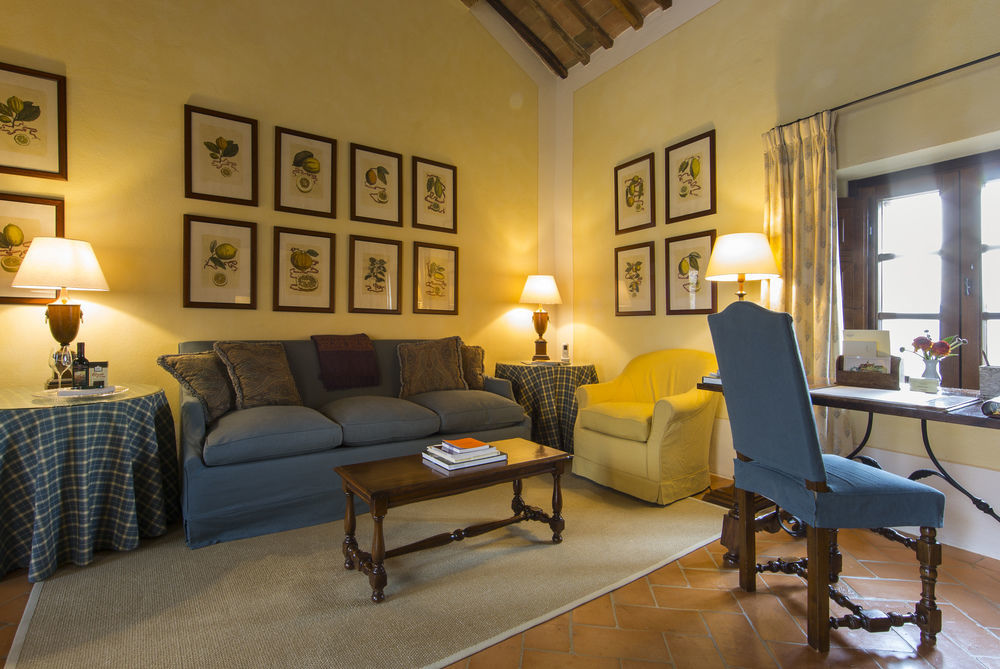 Castello Banfi - Il Borgo - Relais Et Chateaux Poggio alle Mura Exteriör bild