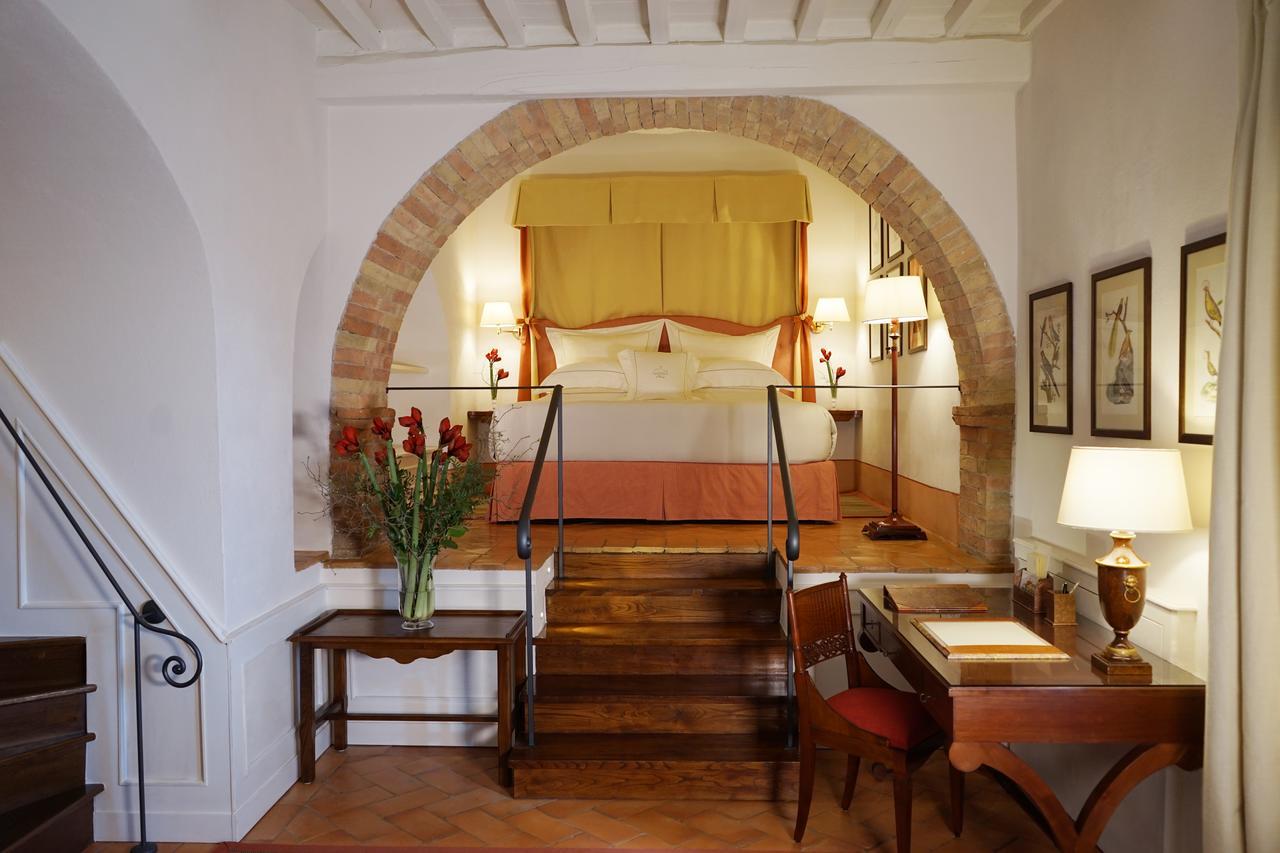 Castello Banfi - Il Borgo - Relais Et Chateaux Poggio alle Mura Exteriör bild