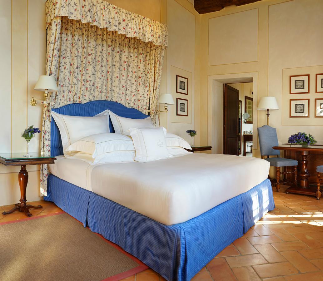 Castello Banfi - Il Borgo - Relais Et Chateaux Poggio alle Mura Exteriör bild