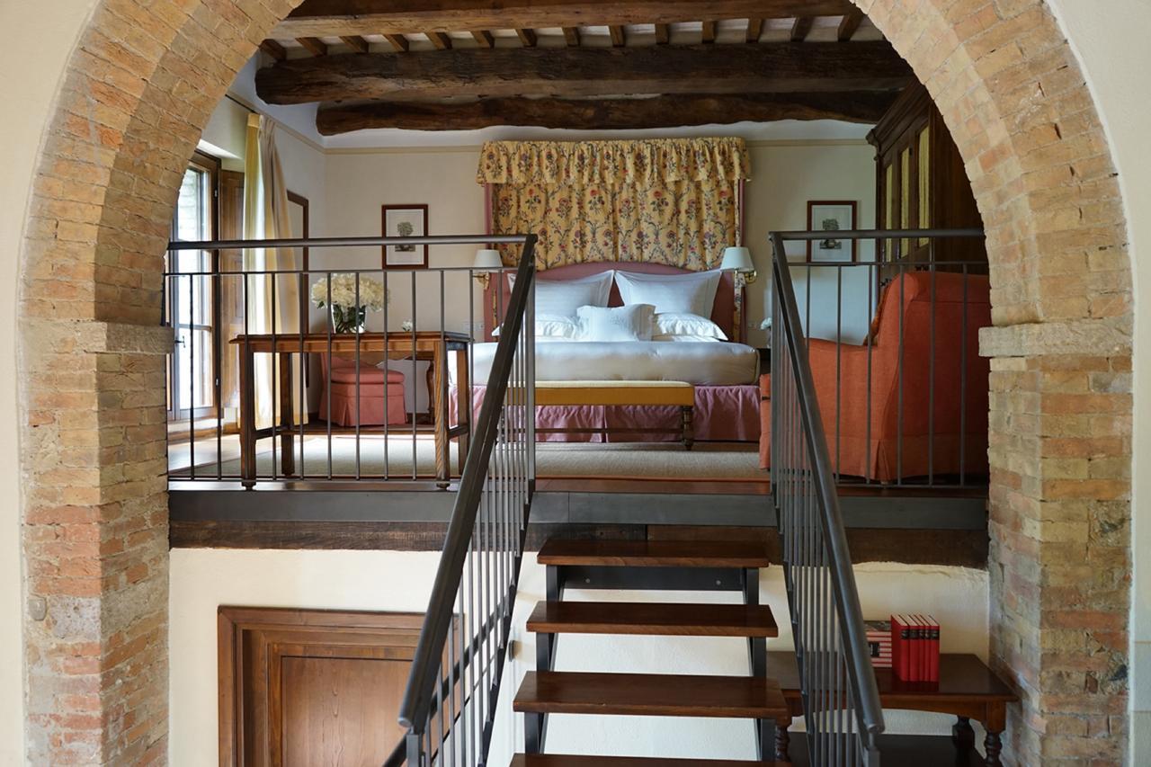 Castello Banfi - Il Borgo - Relais Et Chateaux Poggio alle Mura Exteriör bild
