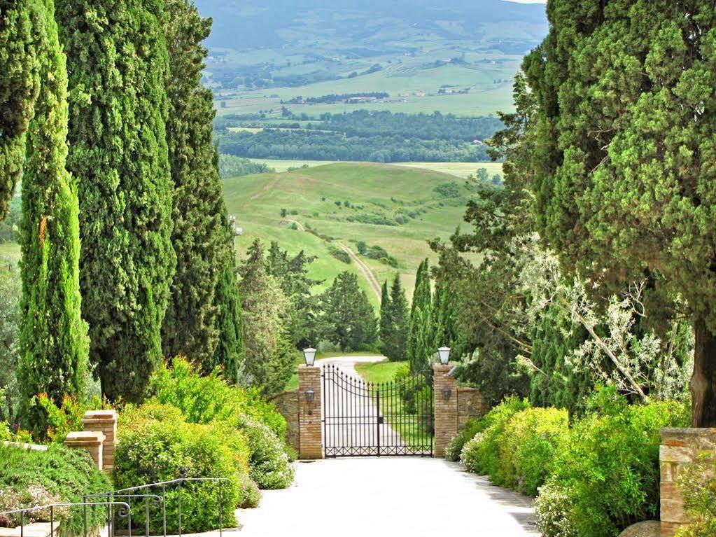 Castello Banfi - Il Borgo - Relais Et Chateaux Poggio alle Mura Exteriör bild
