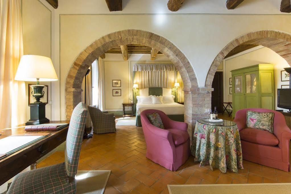 Castello Banfi - Il Borgo - Relais Et Chateaux Poggio alle Mura Exteriör bild