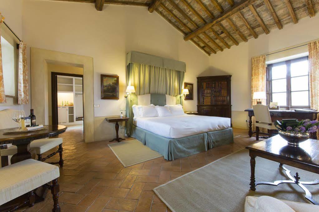 Castello Banfi - Il Borgo - Relais Et Chateaux Poggio alle Mura Exteriör bild