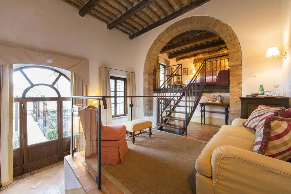Castello Banfi - Il Borgo - Relais Et Chateaux Poggio alle Mura Exteriör bild