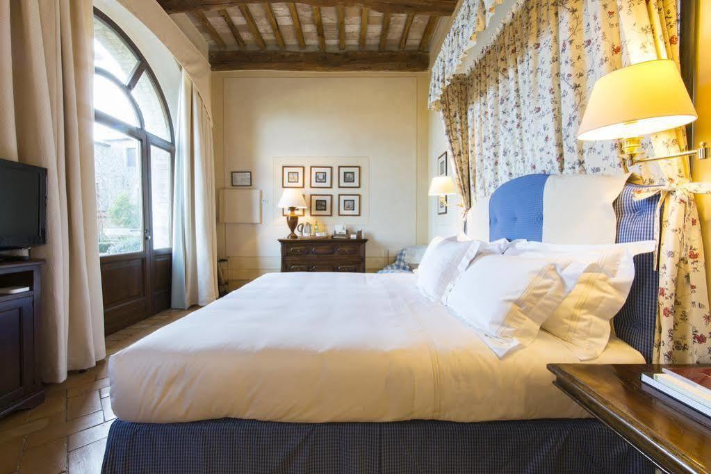 Castello Banfi - Il Borgo - Relais Et Chateaux Poggio alle Mura Exteriör bild